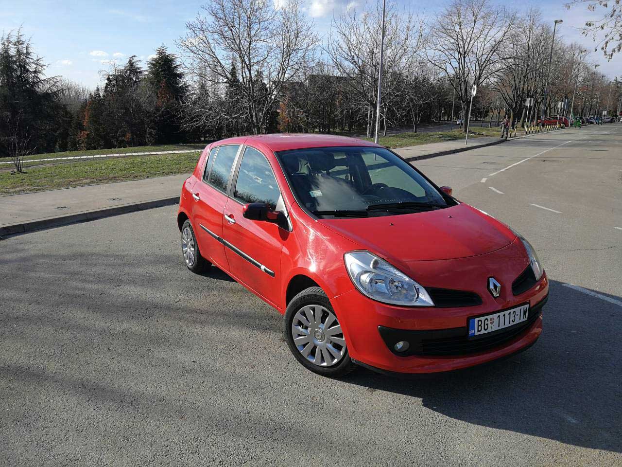 Renault Clio 16 automatic Easy Rent A Car Beograd